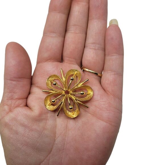 Vintage 60's Gold Tone Atomic Flower Brooch Pin Pendant 3D Etched Gift - Picture 3 of 6